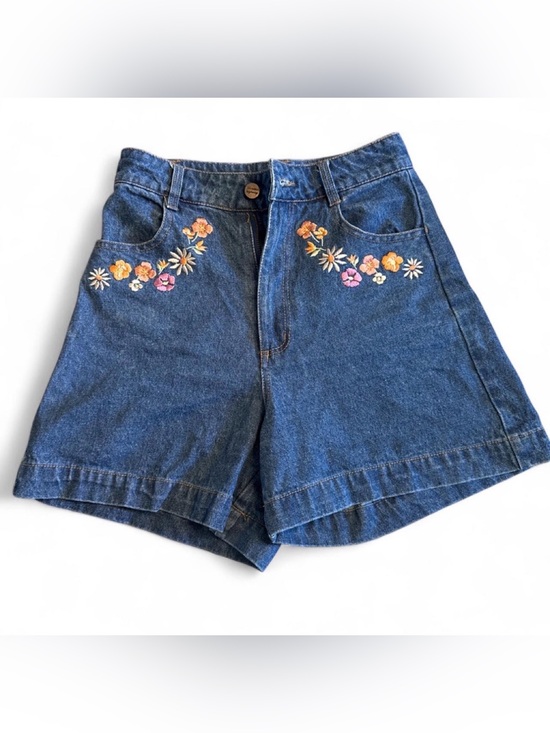 Princess Highway Pants - BNWT Princess Highway Daisy Emb Denim Short size 2